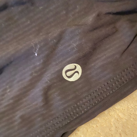 Lululemon black workout pants size 2 - Picture 5 of 6